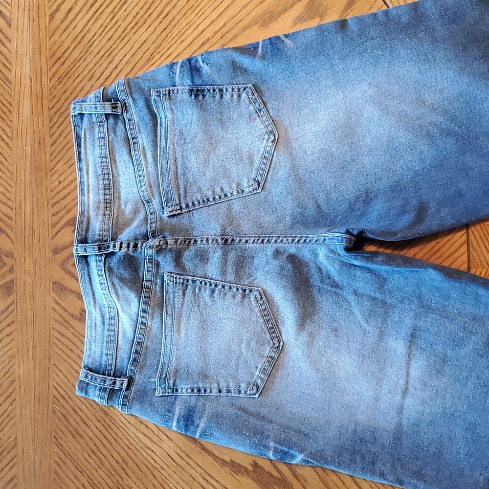 New Jeans - Picture 2 of 10